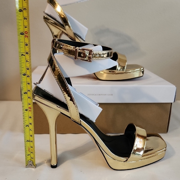 Jessica Simpson Gold Platform Heels - Picture 5 of 10